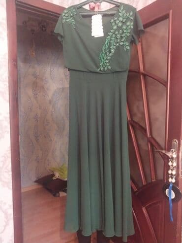 Zərif yaşıllıqlardan ilhamlanaraq yaradılmış bu ziyafət donu, xüsusi lalafo.az -da Zərif yaşıllıqlardan ilhamlanaraq yaradılmış bu ziyafət donu, xüsusi