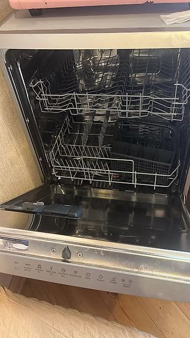 Mətbəx texnikası: Electrolux qabyuyan maşın. Paslanmayan polad rəngli korpusa malik — 1