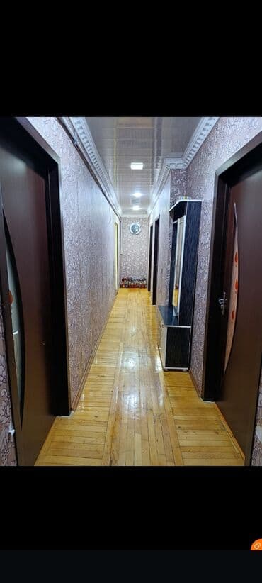 1 комнатная квартира студия: 5/5 mərtəbəli binada 5 otaqlı mənzil satılır.Super Təmirlidir. Real — 2