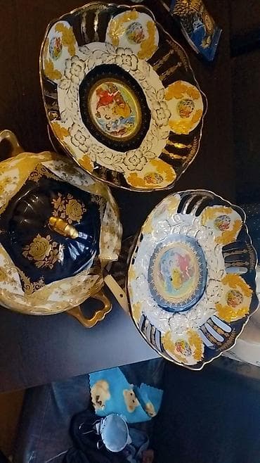 Qızılı naxışlı dekorativ porselen meyvə qabları dəsti - 2 ədəd ayaqlı lalafo.az -da Qızılı naxışlı dekorativ porselen meyvə qabları dəsti - 2 ədəd ayaqlı