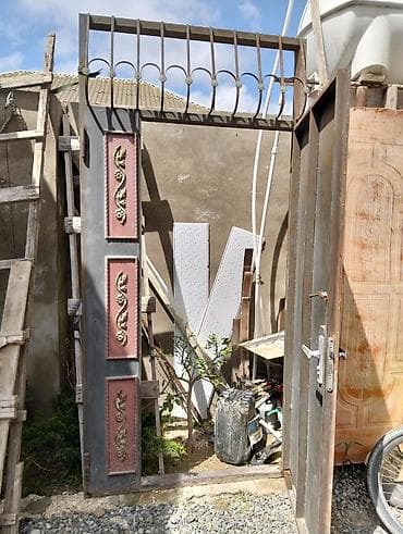 infacol kapi: Dəmir giriş qapısı və üst barmaqlıqla birlikdə. Xüsusiyyətlər: - — 2