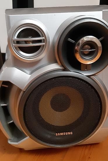 16 kalonka: Musiqi mərkəzi,kolonkalar."Samsung" musiqi mərkəzinin kolonkaları.Əla — 2