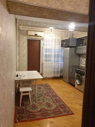 otaq yoldaşı qız: Xətai rayonu,Həzi Aslanov metrosunun çıxışında,9 mərtəbəli — 11