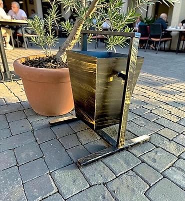 Metaldan hazırlanan müasir üslublu zibil qutusu/çöp qabı.Ölçülər:40x60 — 2