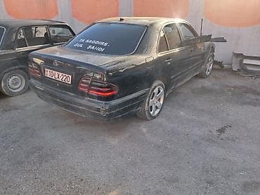mersedes a klas: Mercedes-Benz E-Class (W210) sedan, qara rəng Diqqetle oxuyun sora — 2