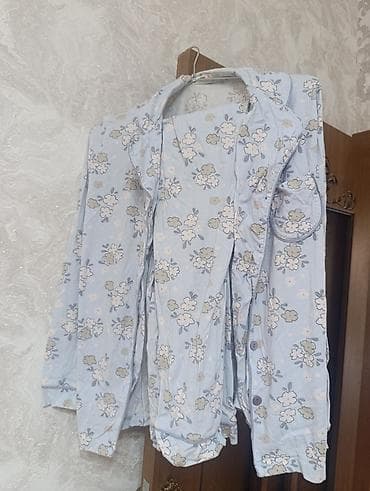 Mavi rəngli, çiçək naxışlı qadın pijama dəsti. Yumşaq, yüngül parça lalafo.az -da Mavi rəngli, çiçək naxışlı qadın pijama dəsti. Yumşaq, yüngül parça