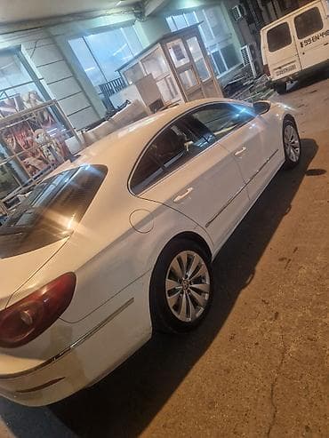 Volkswagen: Volkswagen Passat (ss) sedan – ağ rəng Xüsusiyyətlər: - Kuzov: sedan — 8