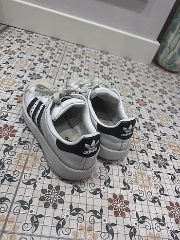 kedi: Adidas Superstar qadin idman ayaqqabısı - Model: Adidas Superstar — 1