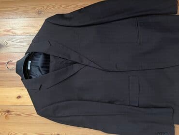 kişi ucun klassik qara kostyum: Az geyinilmiş kostyumdur. Dəstə püncək və şalvar daxildir. Çatdırılma — 1