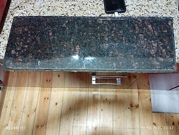 granit küptaş: Tünd qəhvəyi və qara çalarlı, xırda ləkəli naxışlı qranit mətbəx — 2