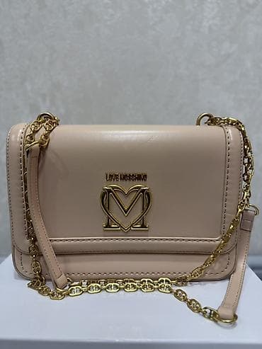 Love Moschino çiyin çantası chox az cemi 2 defe istifade etmisem