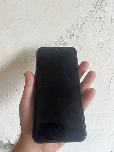 samsung 256gb ram 16: Samsung markalı smartfon təqdim olunur. Cihaz qara rəngdədir və arxa — 2