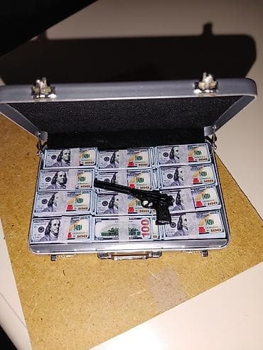 çamta: Mini pul çamadanı və aksesuar dəsti - Miqyas: təxminən 1:6–1:12 — 2