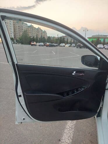 qubada ucuz avtomabiller: Hyundai Accent: 1.6 l | 2012 il Sedan — 4