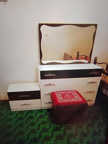 masazirda ev: Kirayə verilən 2 otaqlı həyət evi

Bayıl — 4