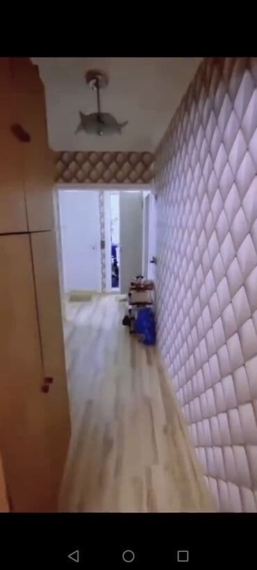 Qarajlar: Bakı, 3-cü mikrorayon, 2 otaqlı, Köhnə tikili, m. Memar Əcəmi, 70 kv. m — 1