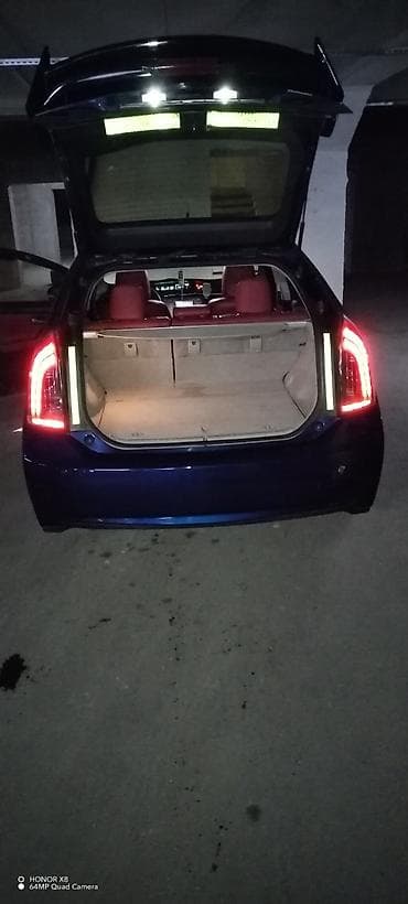 Toyota Prius (3-cü nəsil) – mavi rəng, hatchback gövdə. - Hibrid — 6