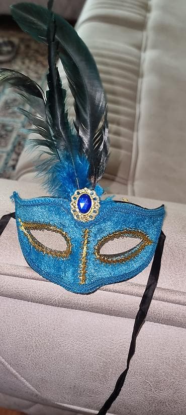 ronaldo 2008 forma: Tüklü venesiya üslubunda maskalar – 2 fərqli model: - Rənglər: firuzə — 2