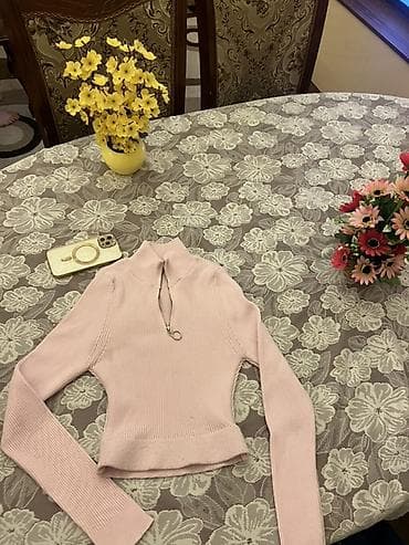 Sviterlər: Çəhrayı rəngli, uzunqol sviter. Sviter şaquli zolaqlı toxunma — 3