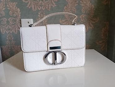 aksesuarlar: Arxa hissəsində qara ləkə var istehsal xətasıdır. Cəmi 1 dəfə istifadə — 3