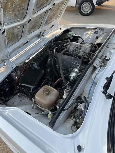 disklər təkərlər: VAZ 2107 sedan – klassik dizaynlı, ağ rəngdə. Texniki və dizayn — 9