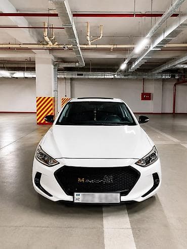 Hyundai Elantra sedan – ağ rəng GULRUX . aerodinamik kuzov kiti və