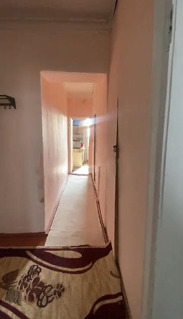 ağ şəhərdə evlərin satışı: Satılır: 3 otaqlı mənzil + mətbəx + 2 eyvan(balkon) Ponarama Mənzərə — 3