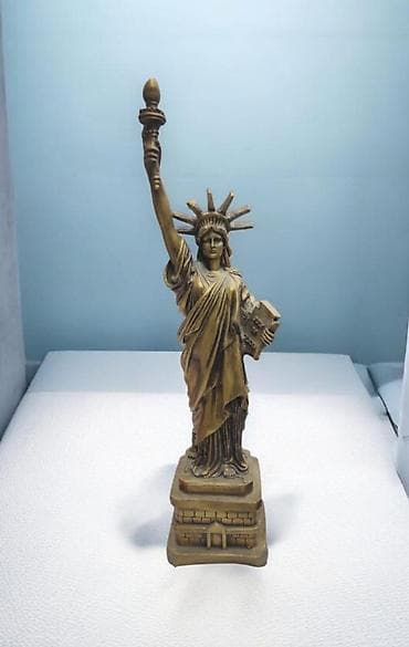 Fiqur, Metal, rəng - Qızılı