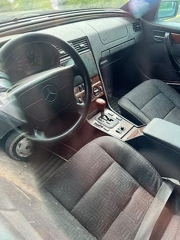 mersedes qapi: Mercedes-Benz sedan (W202 C‑Class) – tünd yaşıl rəng Əsas — 3