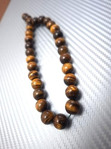 qızıl tesbeh: Təbii “Pələng Gözü” daşlarından təsbeh (tiqriniy qlaz / tiqroviy qlaz — 1