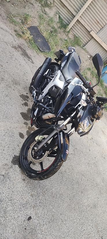 Nəqliyyat: TVS Apache RTR 160 4V motosiklet - Rəng: qara-ağ, idmançı qrafika ilə — 8