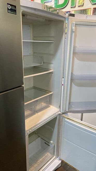 Mətbəx kombaynları və doğrayıcıları: Ağ rəngli iki qapılı soyuducu - Alt hissədə dondurucu, yuxarıda əsas — 2