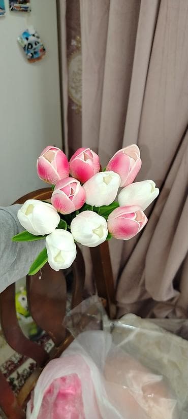 Зеркала: Süni lalə buketi - Rənglər: ağ və açıq çəhrayı qarışığı (gradient — 3