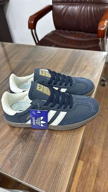 Botinkalar: Adidas Samba OG kişi idman ayaqqabısı - Rəng: tünd göy üst, ağ üç — 1