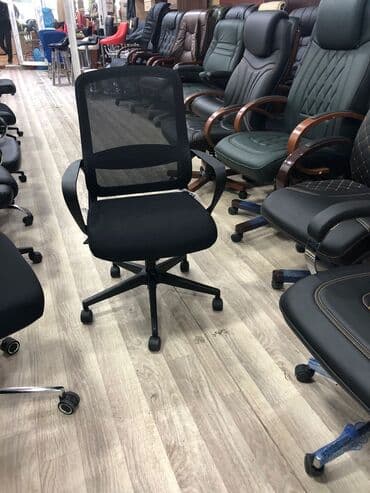 офисные кресла: Новый, С колесиками, Рукояти не регулируются, Ткань — 4