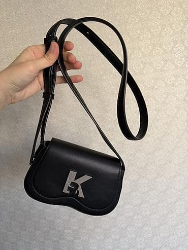 Çiyin çantası, Karl Lagerfeld