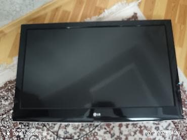 LG televizor - Ekran: təxminən 32" (ölçü fotolara əsasən) düz ekran -