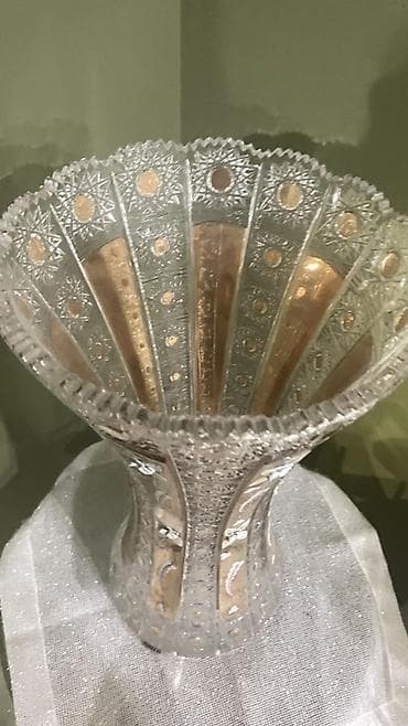 led isig: Bir vaza, Xrustal — 3