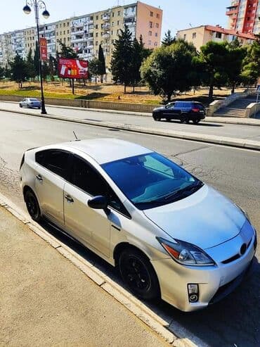 prius qiyməti: Toyota Prius: 1.8 l | 2011 il Hetçbek — 2