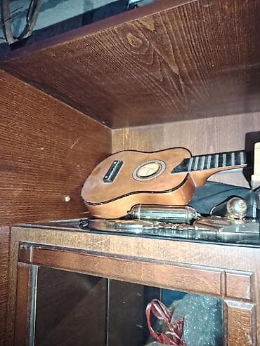 ayakkabi refi: Diqqet sadece ozu satilir oyuncaqlar cixardilacaq Vitrinli bufet – — 7