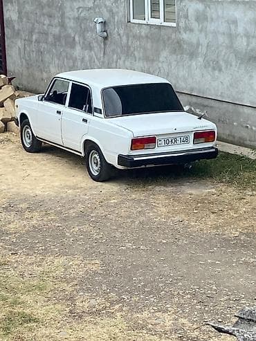 Avtomobil satışı: Model: Lada 2107 (VAZ 2107) Kuzov: sedan, 4 qapı Rəng: ağ Nömrə — 2