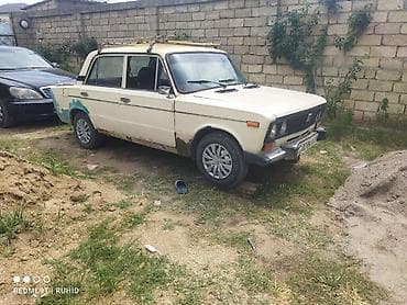 e 3 2: VAZ 2106 sedan - Kuzov: 4 qapılı sedan, açıq krem rəng. Ön və arxa — 2