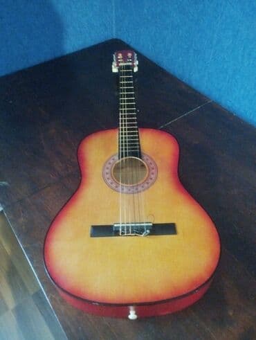 Fleytalar: Klassik gitara – parlaq qırmızı/sunburst rəngli korpus, 6 sim. Təbii — 2