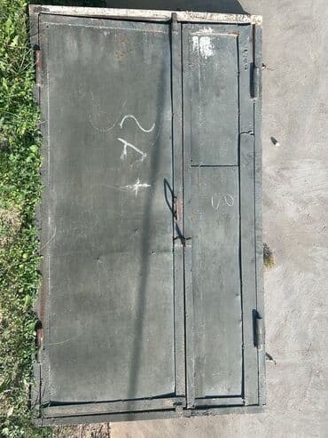 taxta boyası: Mağaza qapıları Dəmir — 1