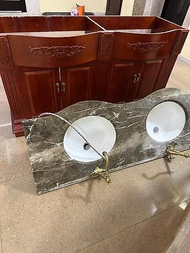 Moydadır iki çanaqlı. İşlənmiş. Smesitelllər üstündədir