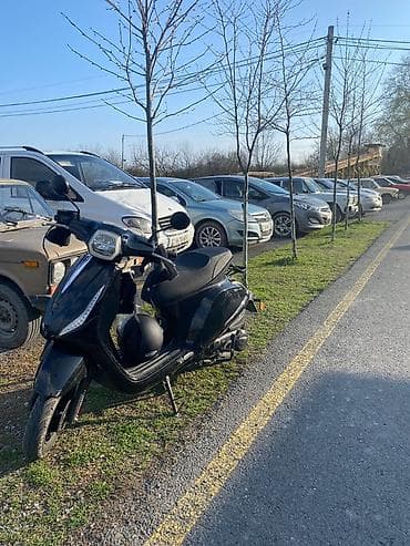 ceska fara: Qara rəngli şəhər skuter/moped - Rəng: parlaq qara - Kuzov: kompakt — 2