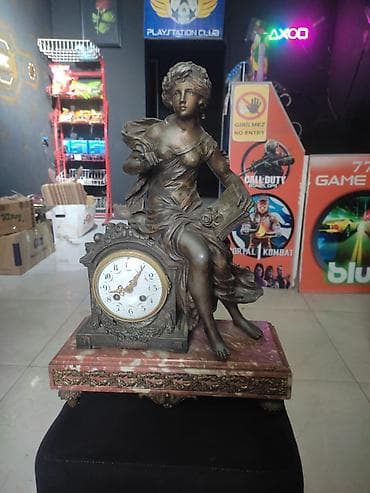Bürünc heykəl kompozisiyalı masa/salon saatı - Material: bürünc — 1
