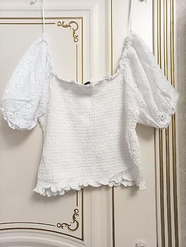 ağ saroçka: Hər biri 10 azn. ilk ikisi s-m razmer. saroçkalar oversize modeldir — 2