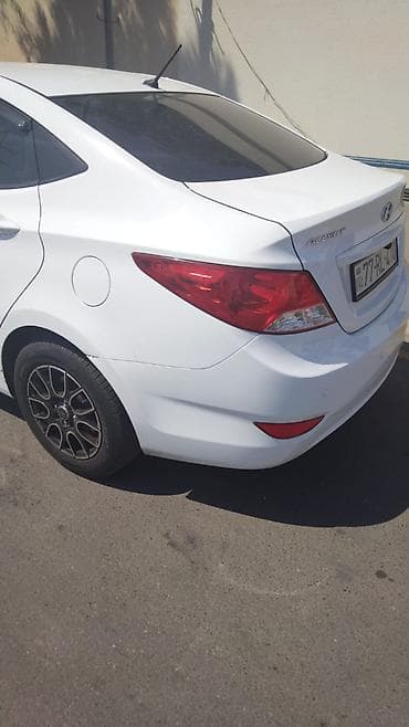 Hyundai Accent: 1.6 л | 2014 г. Седан — 3