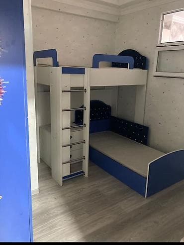 ev gülleri: Xırdalanda İcra Hakimiyyətinin yanında, 1 və 11 nömrəli məktəblərə — 6